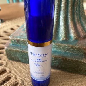 Senegence silk pore and wrinkle minimized